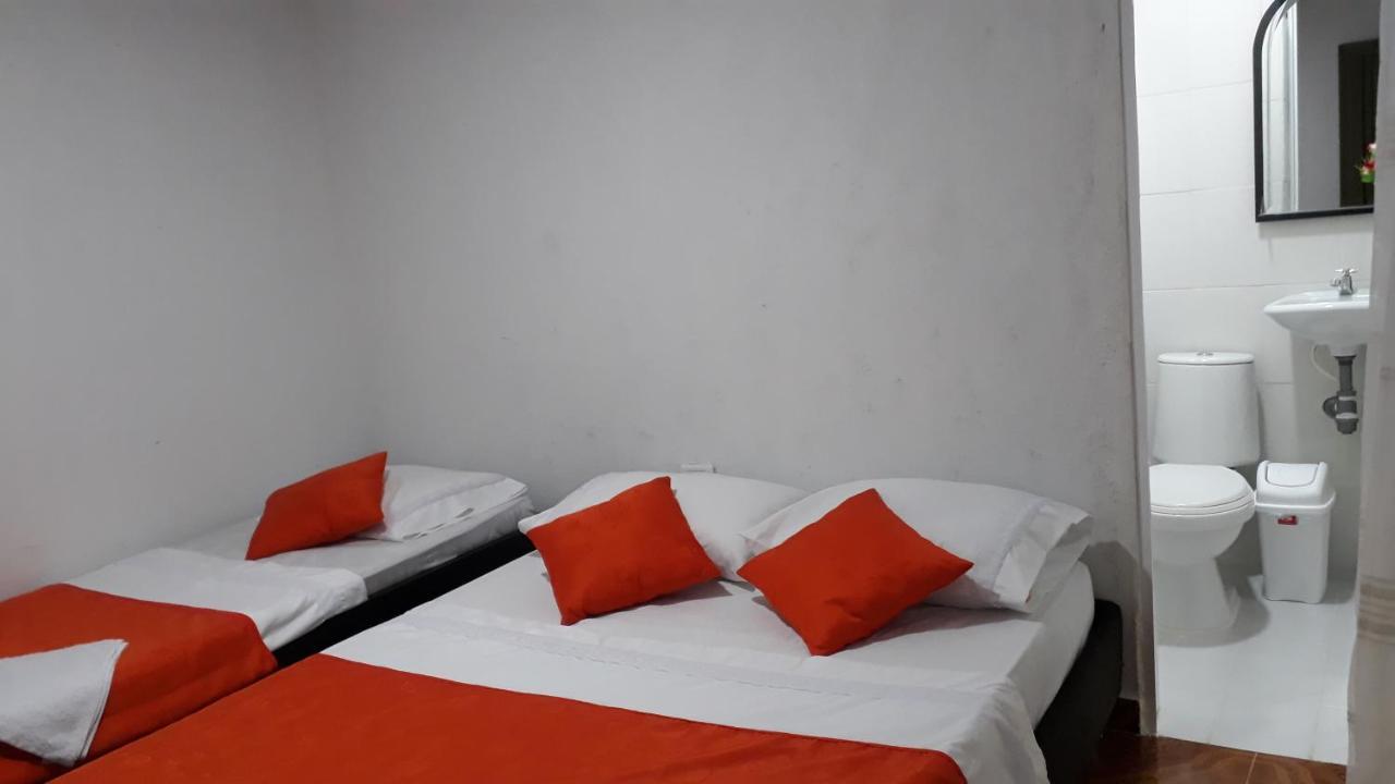 Hostal Villa Cecilia Вільяв'єха Екстер'єр фото