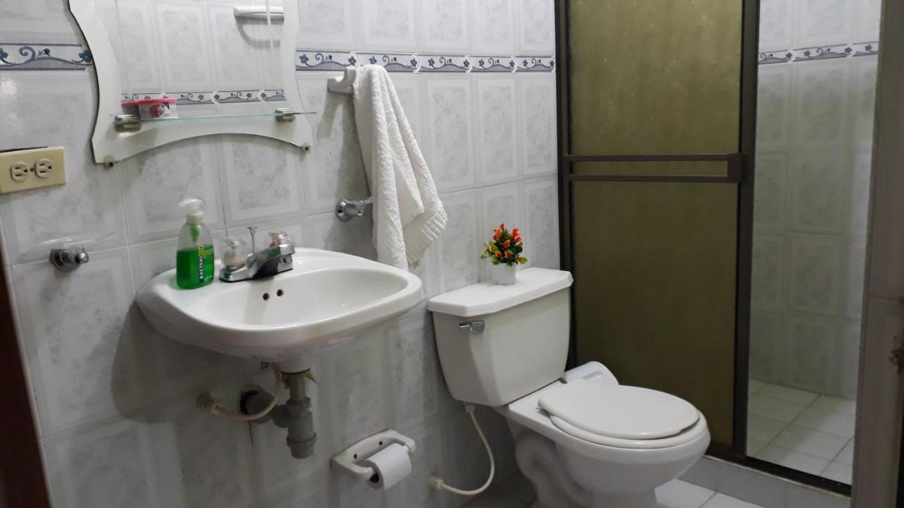 Hostal Villa Cecilia Вільяв'єха Екстер'єр фото